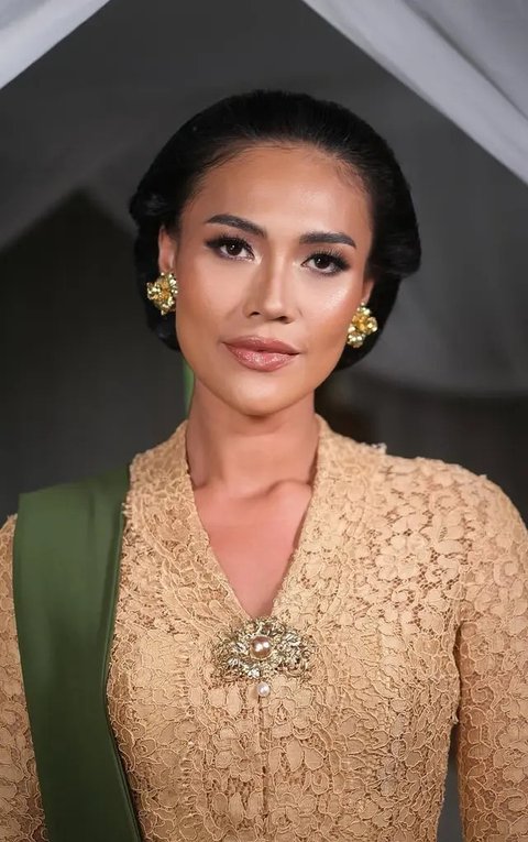 Kakak Ipar dan Keponakan Luna Maya di Hari Pernikahan. [@febjabrik]