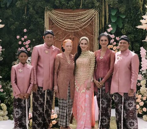 Kakak Ipar dan Keponakan Luna Maya di Hari Pernikahan. [@febjabrik]