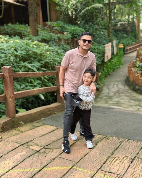 Irish Bella juga menegaskan bahwa Haldy memperlakukan Air Rumi dan Ara seperti anak kandung sendiri. Tidak ada pembedaan, bahkan Haldy dikenal sering memanjakan keinginan anak-anak sang artis.