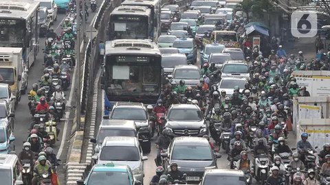 FOTO: Emisi Kendaraan Bermotor Jadi Penyumbang Terbesar Polusi Udara di Jakarta