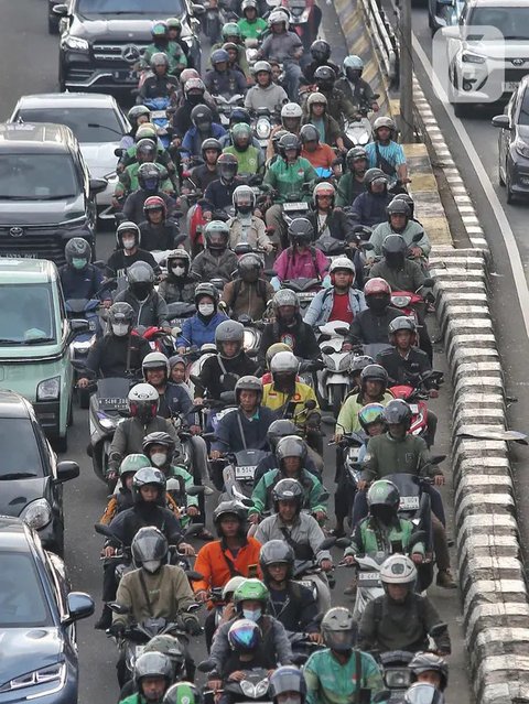 FOTO: Emisi Kendaraan Bermotor Jadi Penyumbang Terbesar Polusi Udara di Jakarta