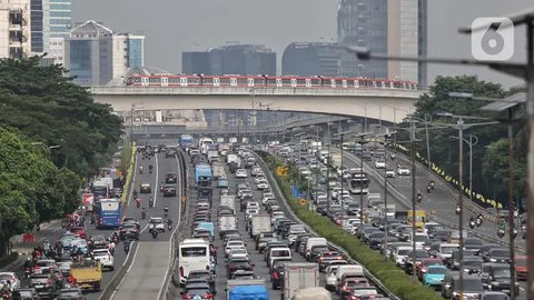FOTO: Emisi Kendaraan Bermotor Jadi Penyumbang Terbesar Polusi Udara di Jakarta