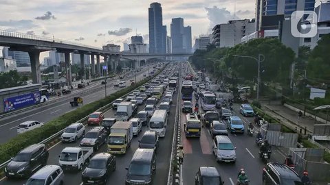 FOTO: Emisi Kendaraan Bermotor Jadi Penyumbang Terbesar Polusi Udara di Jakarta