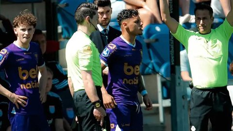 Pemain Go Ahead Eagles keturunan Indonesia, Dean James. (c) Instagram @dean11james