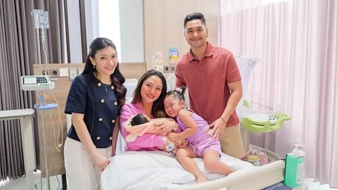 Siti Badriah melahirkan anak kedua, Kamis (15/5/2025), sekitar jam 07.32 WIB. Nyonya Krisjiana Baharudin bersalin dengan metode SC ERACS. Apa itu? (Foto: Dok. Instagram @sitibadriahh)