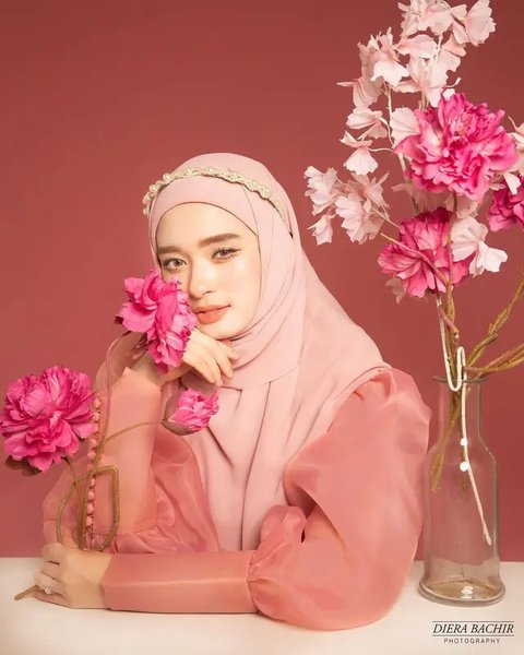 Berikut ini inspirasi bridesmaid hijab yang modern dan nyaman daripada selebritis Indonesia. (Instagram/marginw).