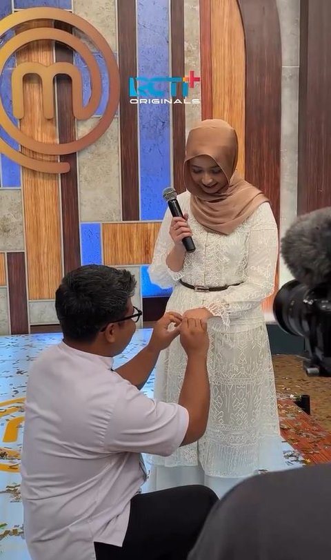 Chef Renatta Syok Lihat Pemenang Master Chef Indonesia Season 12 Langsung Melamar Sang Kekasih di Studio, Romantis Bikin Baper