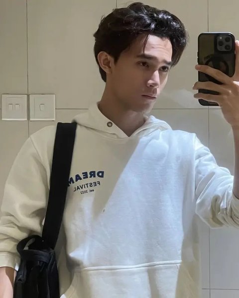 Rizky Langit Ramadhan, putra dari penyanyi Rossa dan drummer band Padi, Yoyo (Foto: Instagram @skylerzdeth)