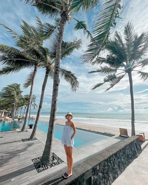 Inspirasi Outfit dengan Sandal ala Luna Maya (Foto: ChatGPT)