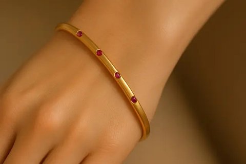 Model Gelang Emas untuk Usia 50 Tahun ke Atas/AI