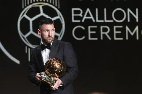 Ilustrasi - Lionel Messi dan Cristiano Ronaldo (Bola.com/Adreanus Titus)