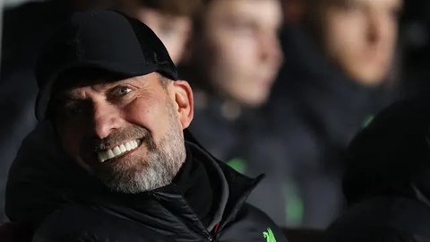 Pelatih Liverpool, Jurgen Klopp yang telah menyatakan akan meninggalkan Liverpool pada akhir musim 2023/2024 tercatat menjadi pelatih aktif dengan masa kerja terlama menangani sebuah klub di
