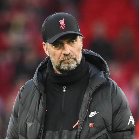 Pelatih Liverpool, Jurgen Klopp yang telah menyatakan akan meninggalkan Liverpool pada akhir musim 2023/2024 tercatat menjadi pelatih aktif dengan masa kerja terlama menangani sebuah klub di