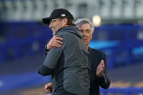 Pelatih Liverpool, Jurgen Klopp yang telah menyatakan akan meninggalkan Liverpool pada akhir musim 2023/2024 tercatat menjadi pelatih aktif dengan masa kerja terlama menangani sebuah klub di