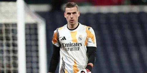 Dua kiper Real Madrid, Thibaut Courtois dan Andriy Lunin. (AFP/Thomas COEX)