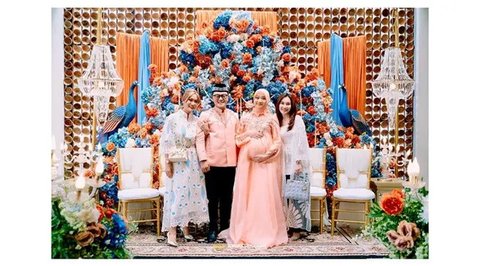 Potret tamu artis di acara mitoni Hemas Nura, istri Danang DA. (sumber: Instagram/fitricarlina/danang_official91)