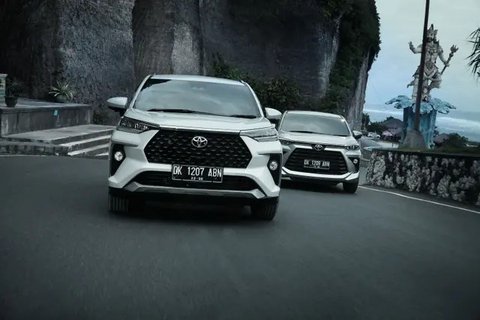 Toyota Avanza dan Toyota Veloz di GIIAS 2022 (Otosia.com/Arendra Pranayaditya)