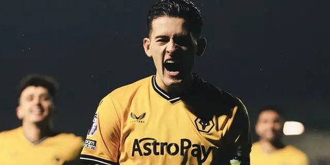 Bek tengah Wolverhampton Wanderers U-21 yang baru bermain di Premier League 2 dan belum sekalipun membela tim senior Wolves di Premier League, Justin Hubner yang merupakan pemain naturalisasi