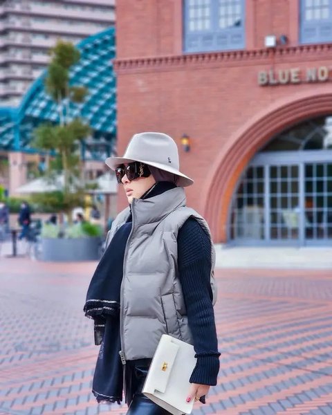 Pilihan Model Tas Putih ala Syahrini (Foto: Instagram @princessyahrini)