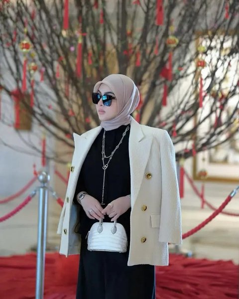 Pilihan Model Tas Putih ala Syahrini (Foto: Instagram @princessyahrini)