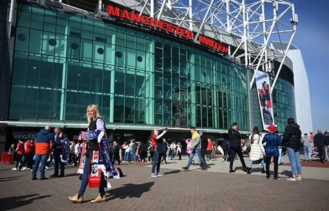 Old Trafford menjelang pertandingan Premier League antara Manchester United dan West Ham, Minggu, 11 Mei 2025. (AP Photo/Ian Hodgson)