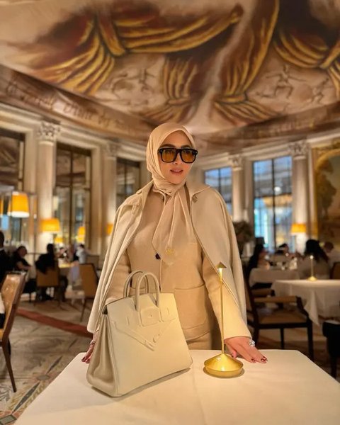 7 Outfit Syahrini dengan Blazer, Inspirasi Gaya Trendi dan Elegan (Instagram/princessyahrini)