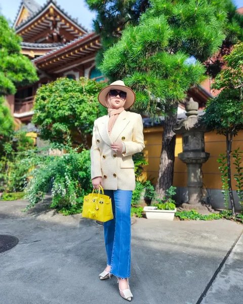 7 Outfit Syahrini dengan Blazer, Inspirasi Gaya Trendi dan Elegan (Instagram/princessyahrini)