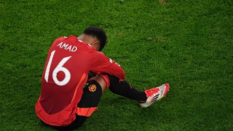 Ekspresi para pemain Manchester United di akhir laga final Liga Europa melawan Tottenham di San Mames, Bilbao, Spanyol, Rabu, 21 Mei 2025. (AP Photo/Bernat Armangue)