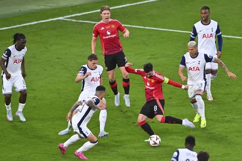 Kegagalan ini membawa situasi Manchester United saat ini kian kompleks. (CESAR MANSO/AFP)