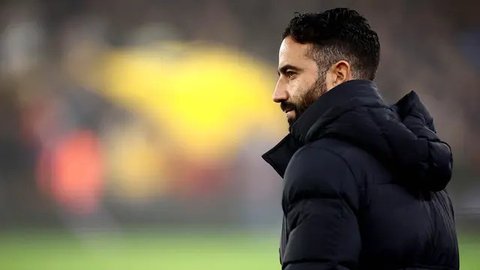 Pemain Manchester United, Alejandro Garnacho mencetak gol ke gawang Barnsley pada laga Carabao Cup 2024/2025 di Old Trafford, Manchester, Inggris, Rabu (18/09/2024) WIB. (AFP/Paul Ellis)