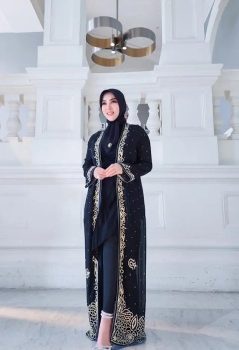 Pilihan Model Tas Putih ala Syahrini (Foto: Instagram @princessyahrini)