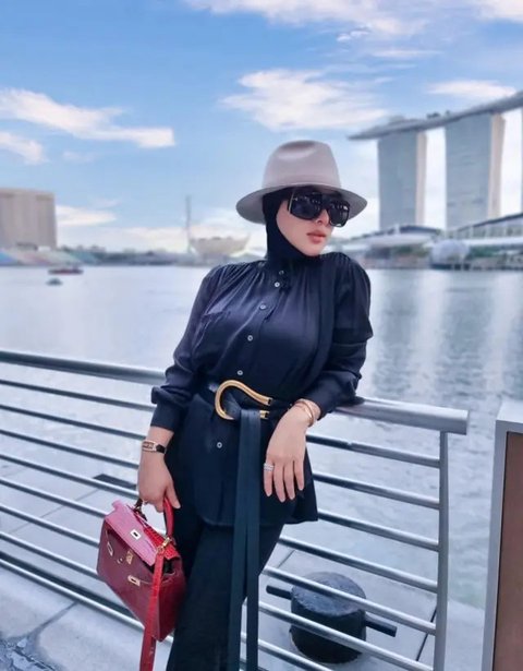 Pilihan Model Tas Putih ala Syahrini (Foto: Instagram @princessyahrini)
