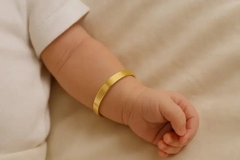 Gelang Emas untuk Bayi Baru Lahir (Foto: ChatGPT)