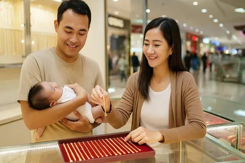 Gelang Emas untuk Bayi Baru Lahir (Foto: ChatGPT)