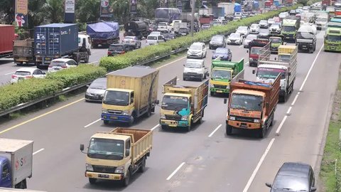Menurut AHY keberadaan truk ODOL sudah sangat meresahkan. (Liputan6.com/Angga Yuniar)