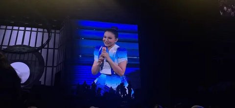 Bernadya menjadi bintang tamu dalam konser Rossa bertajuk Here I Am yang dihelat Jumat (23/5/2025) di Indonesia Arena, Jakarta. (Foto: Ratnaning Asih)