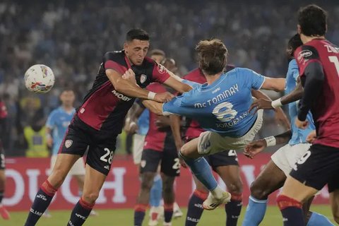 Skuad Napoli merayakan gelar Scudetto Serie A musim 2024/2025. (AP Photo/Gregorio Borgia)