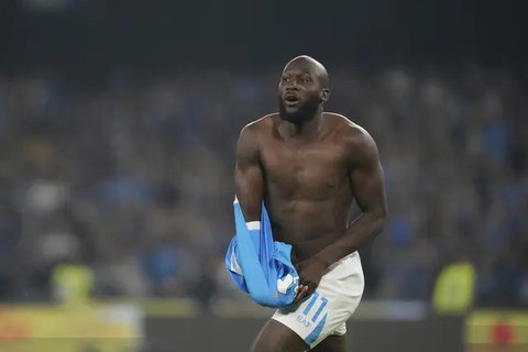 Skuad Napoli merayakan gelar Scudetto Serie A musim 2024/2025. (AP Photo/Gregorio Borgia)