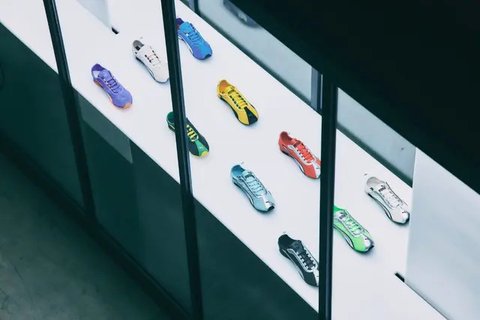 Intip gaya khas Isyana Sarasvati di peluncuran PUMA H-Street di Seoul, perpaduan fashion dan inovasi retro-modern yang menakjubkan mata global! (Foto dok: PUMA Indonesia).