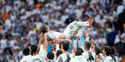Luka Modric Ucapkan Selamat Tinggal, Santiago Bernabeu Banjir Air Mata