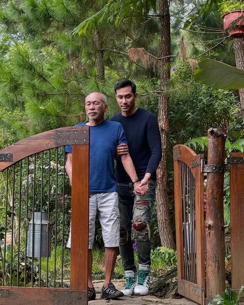 Ayah Darius Sinathrya, Pudjono Sugiardho Kartoprawiro wafat pada 21 Mei 2025, bertepatan dengan ulang tahun sang aktor ke-40. Ini 6 potret kenangannya. (Foto: Dok. Instagram @dagnesia)