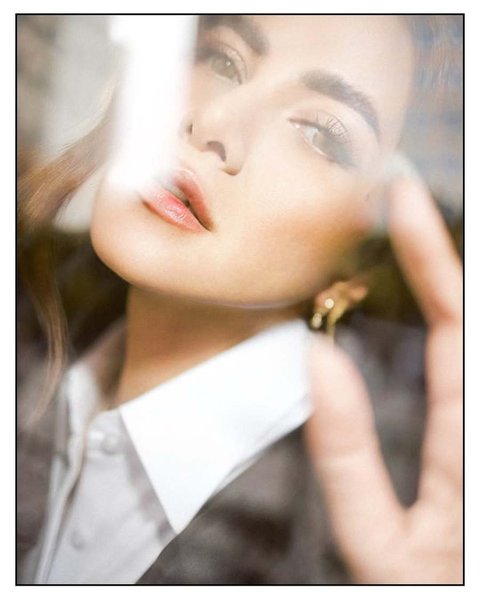 7 Potret Terbaru Olla Ramlan Setelah Lepas Hijab, Tampil Cantik dengan Rambut Panjang Digerai