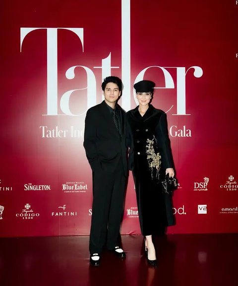 Intip gaya busana Luna Maya yang effortless dengan busana velvet (@lunamaya)