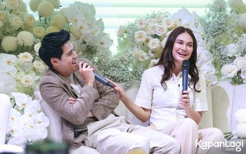 Pernikahan Luna & Maxime Penuh Unsur Personal: Lukisan Ayah Luna Hingga Wajah Ibu Maxime di Kain Melukat