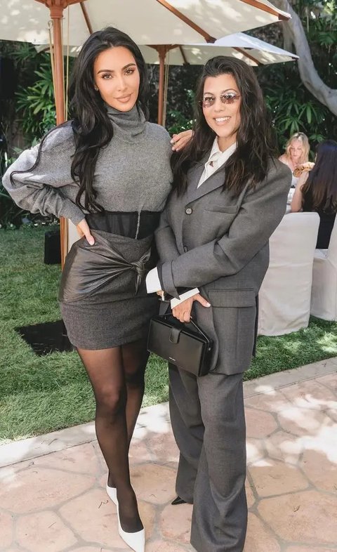 Kim Kardashian saat Lulus Program Studi Hukum di Usia 44 Tahun. [@kimkardashian]