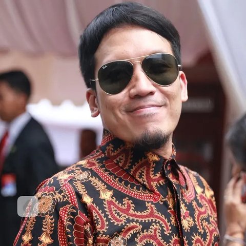 "Aku yakin. Ya alhamdulillah sejauh ini bisnis aku jalan semua. Ga ada yang gagal, amit-amit," ujar Raffi Ahmad. (Adrian Putra/Bintang.com)
