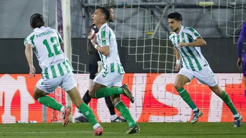 Gol-gol Fiorentina dicetak Robin Gosens (brace). Sementara gol Real Betis dicetak oleh Antony dan Abde Ezzalzouli. (Marco Bucco/LaPresse via AP)
