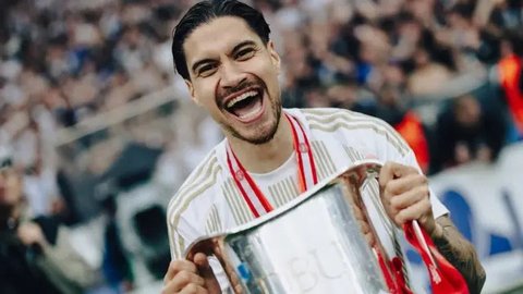 Kevin Diks (kanan) merayakan gelar juara Liga Super Denmark 2024/2025 bersama FC Copenhagen. (Instagram/kevindiks2).