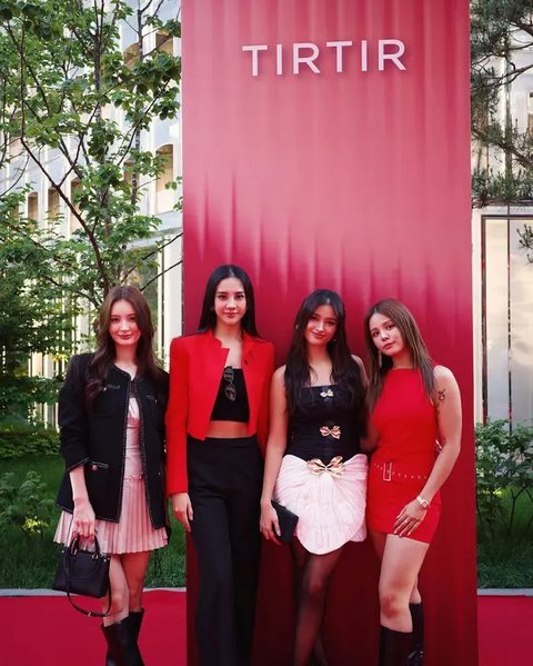 Lihat di sini tampilan Anya Geraldine di beauty event Korea. [@anyageraldine].