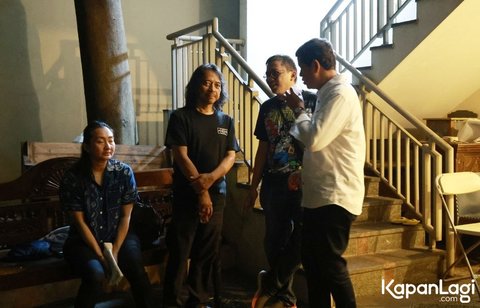 Potret Suasana Duka di Rumah Penyanyi Senior Irianti Erningpraja, Ada Dewa Budjana hingga Addie MS dan Memes Datang Melayat